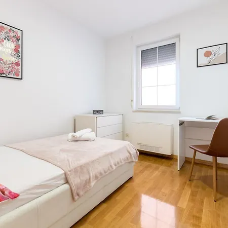 Helios Znjan - Terrace - Free Parking Отель Сплит